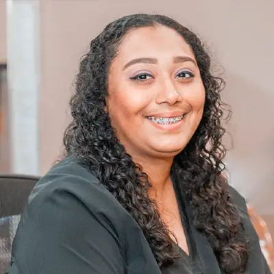 Lindsay – Receptionist